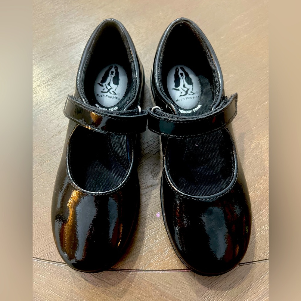 Girls Hush Puppies Mary Jane shoe; patent leather; new; never worn; size 13